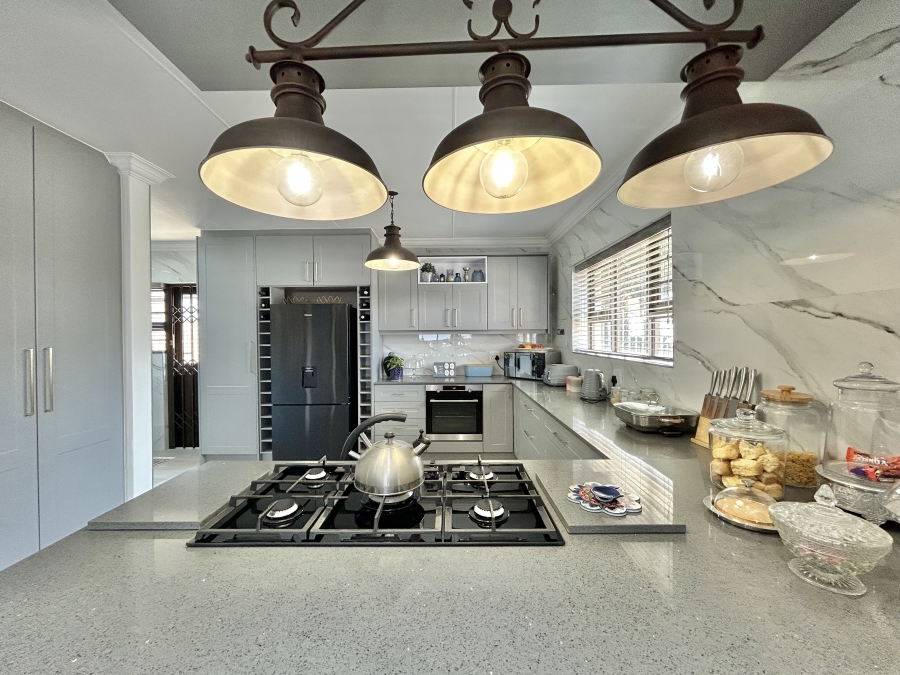 4 Bedroom Property for Sale in Wavecrest Eastern Cape